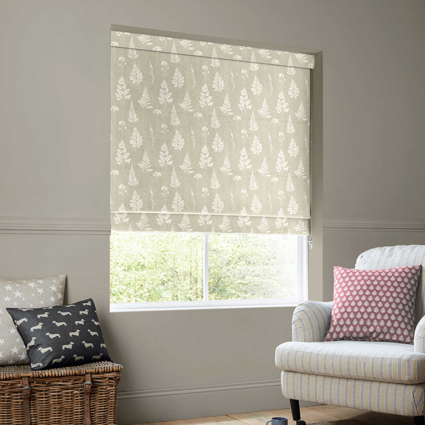 Emily Bond Tynesfield Linen Roman Blind