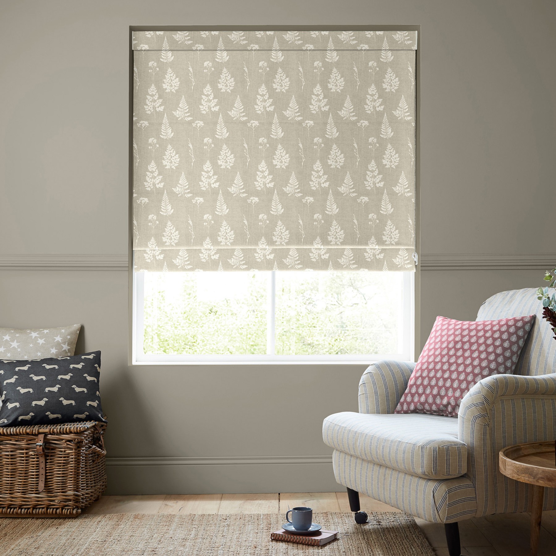 Emily Bond Tynesfield Linen Roman Blind