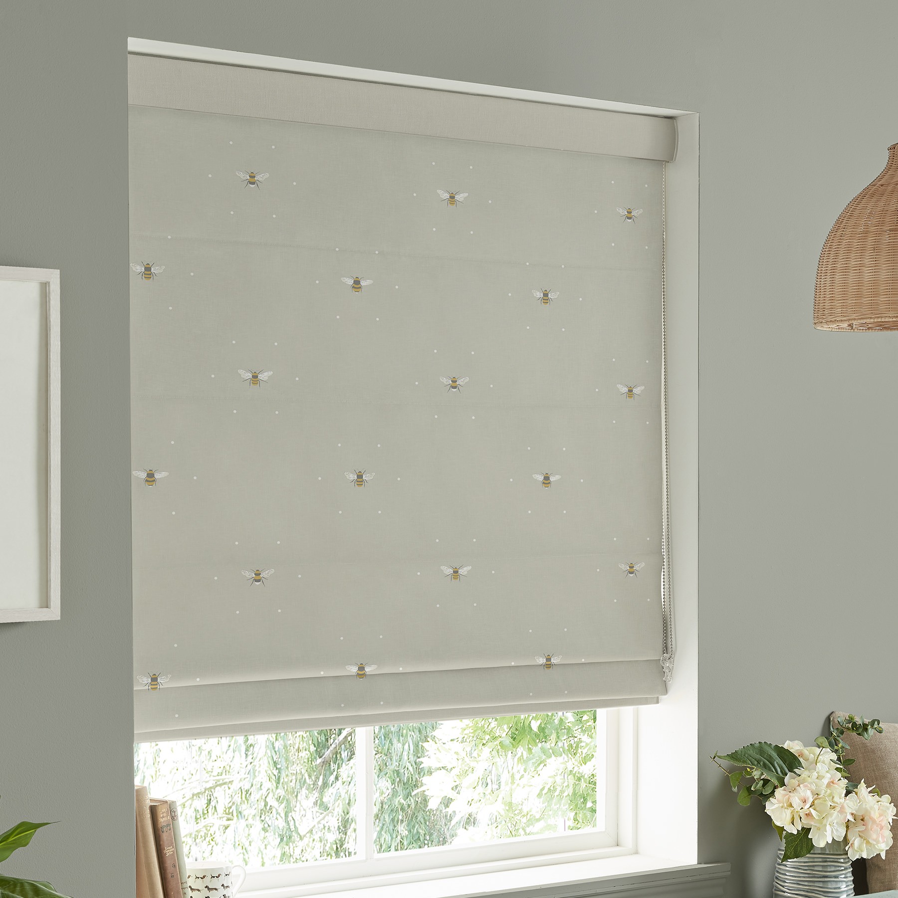 Sophie Allport Bee Soft Linen Roman Blind